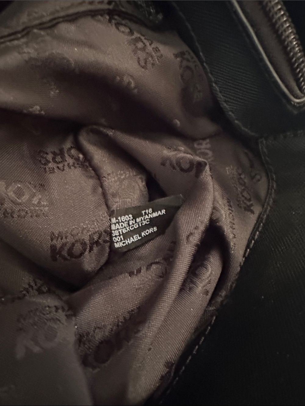 Michael Kors Black Large Tote with Gold Hardware &Leather Trim, laptop excellent - Picture 5 of 8